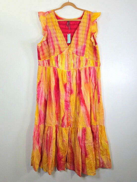 Anthropologie Dresses & Skirts - NWT ANTHROPOLOGIE THE PEREGRINE SMOCKED TIE DYE MIDI DRESS.